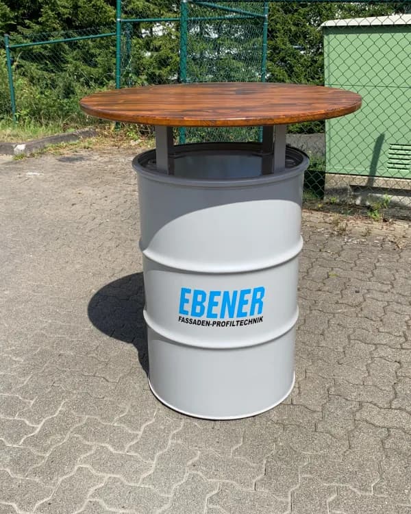 Stehtisch für Ebener Fassaden Profiltechnik